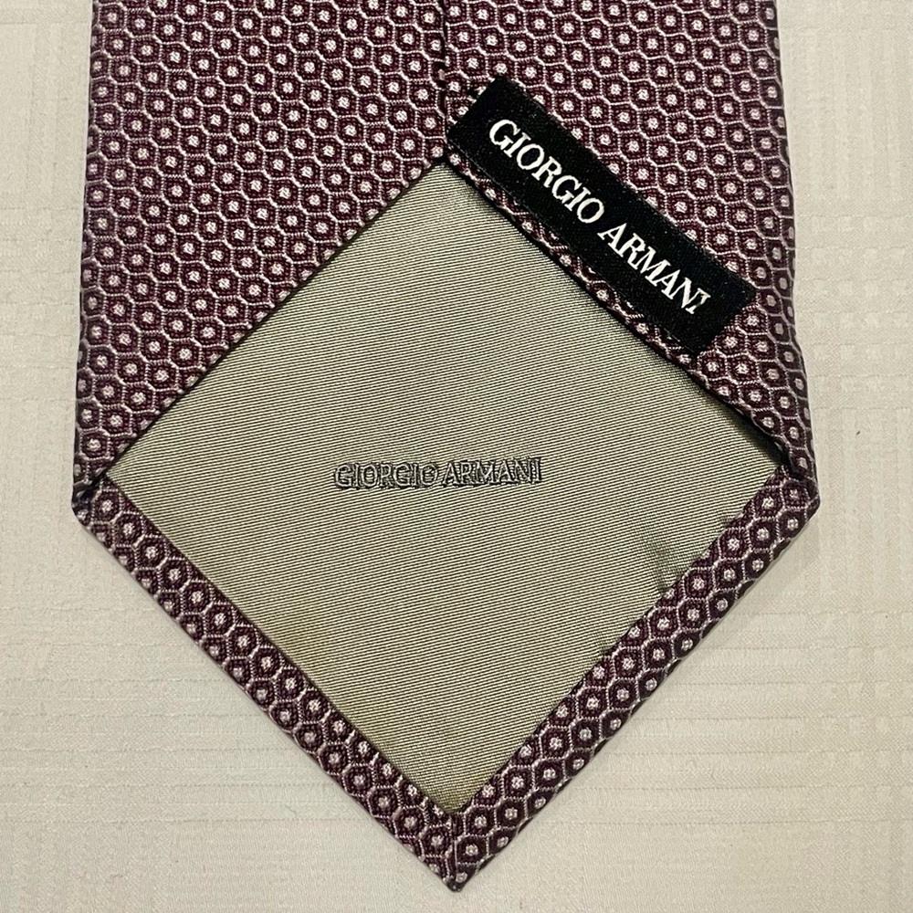 Giorgio Armani tie – excellent condition. Wine color.